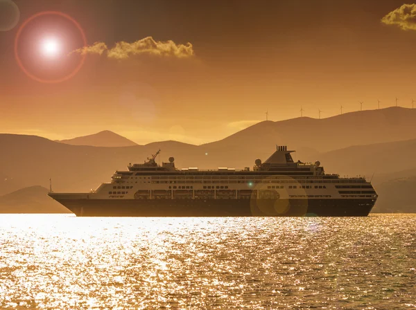 Luxury Cruise Ship at sunset — Stock Photo, Image