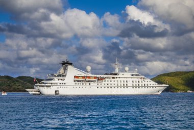 küçük yolcu gemisi