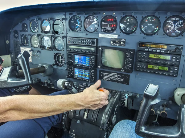 Küçük Tek Kişilik motor uçağın kokpit