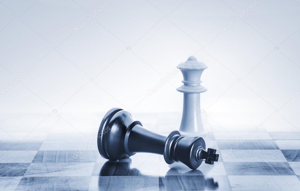 Fallen chess king as a metaphor for fall from power