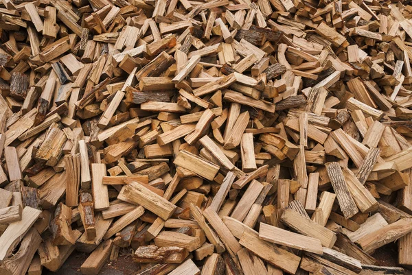 Купка дров з розділеним вогнем — стокове фото