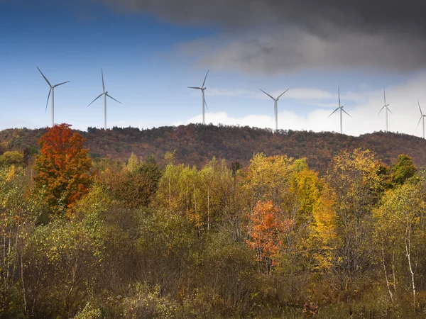 Екологічна енергетика, вітрові турбіни — стокове фото