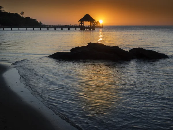 Zachód słońca plaża w raju — Zdjęcie stockowe