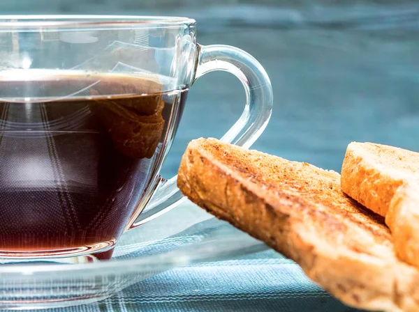 Frühstück im Bett bedeutet Mahlzeit und Getränke — Stockfoto