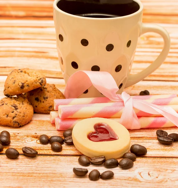 Bebida de granos de café representa semilla asada y sabrosa —  Fotos de Stock