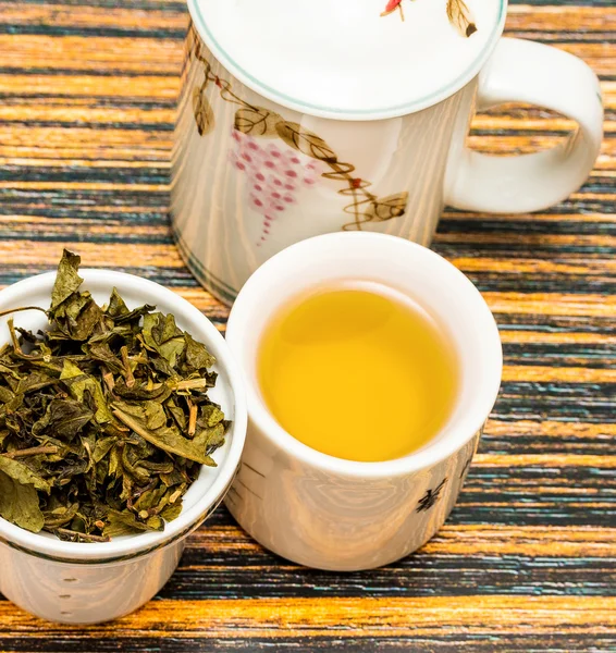 Descanso de té al aire libre Representa Refrescar el descanso y la taza —  Fotos de Stock