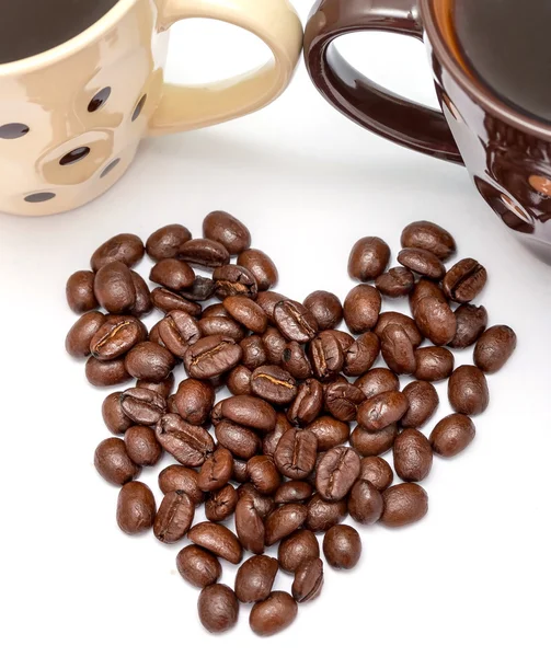 Corazón granos de café significa cafeína marrón y cafetería —  Fotos de Stock