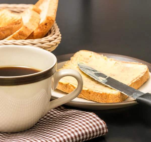 Ontbijt van zwarte koffie middelen ochtendmaaltijd en dranken — Stockfoto