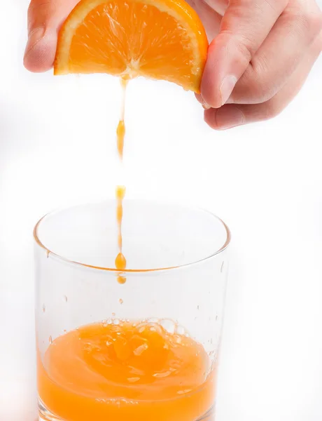 Le jus d'orange frais indique des rafraîchissements mûrs et des rafraîchissements — Photo