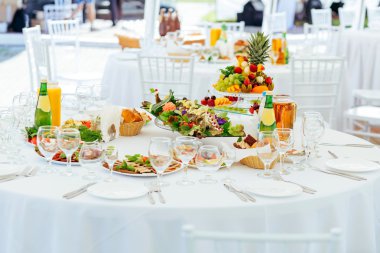 Restoran ikram Hizmetleri. Ziyafet masa seti