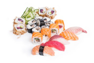 Suşi maki ve nigiri kümesi