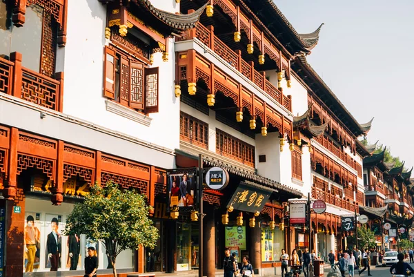 Будівля в стародавньому китайському стилі в старому місті Шанхай. — стокове фото