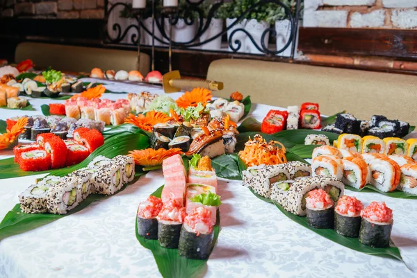 Velký smíšený soubor sushi maki — Stock fotografie