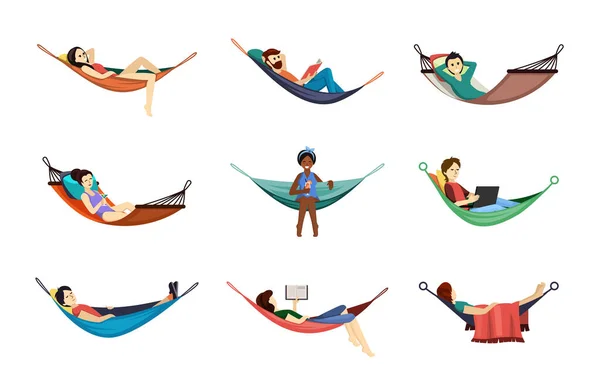 Descanse y duerma en hamacas. Las personas relajantes se ven portátiles y leen en cómodas lonas elásticas, mujeres y hombres en playas tropicales y camas de tela natural para trabajar en línea. vector de dibujos animados. — Vector de stock