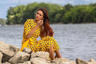 Kırmızı saçlı kız