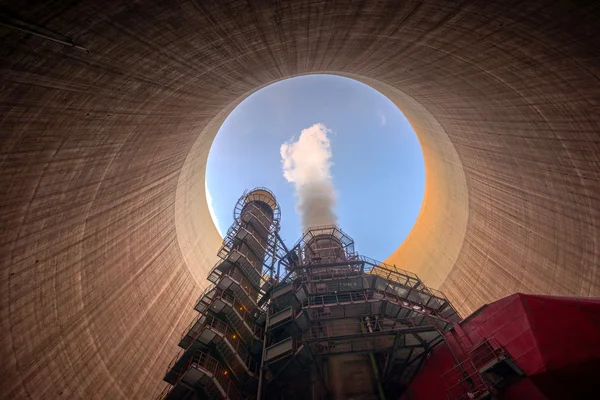 Enorme usina de produção de calor — Fotografia de Stock