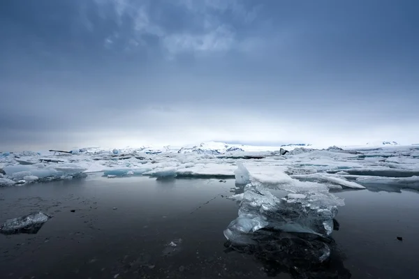 Iceberg nella laguna dei ghiacciai — Foto Stock