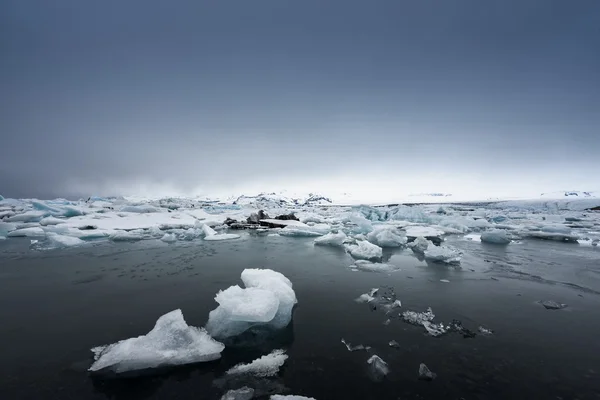 Παγόβουνα στο παγετώνας λιμνοθάλασσα — Φωτογραφία Αρχείου