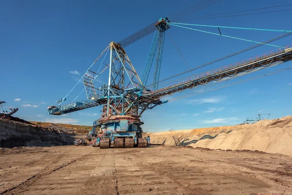 Grande máquina escavadora na mina — Fotografia de Stock