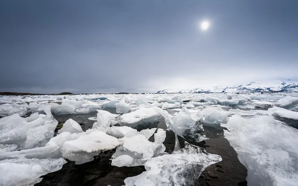 Icebergs у льодовиковій лагуні — стокове фото