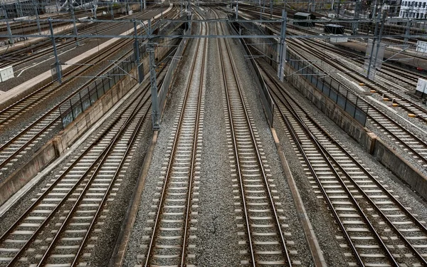 Régi vasúti raktárban teherszállító vonatok — Stock Fotó