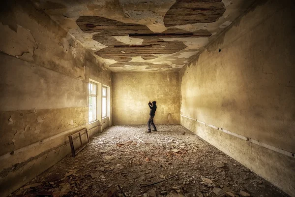 Interior abandonado do edifício — Fotografia de Stock