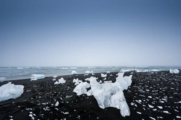 Icebergs at glacier lagoon — Stock Photo, Image