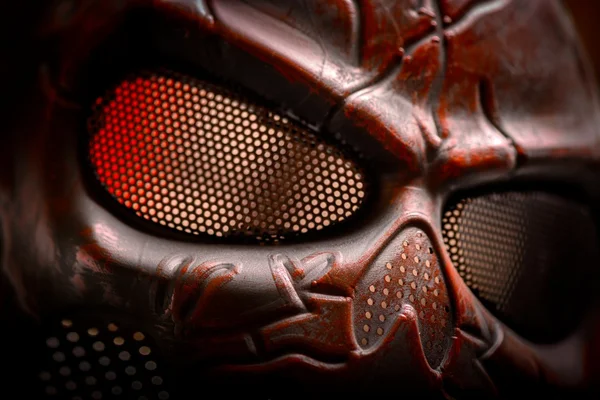 Pas closeup ile kaplı çelik maskesi — Stok fotoğraf