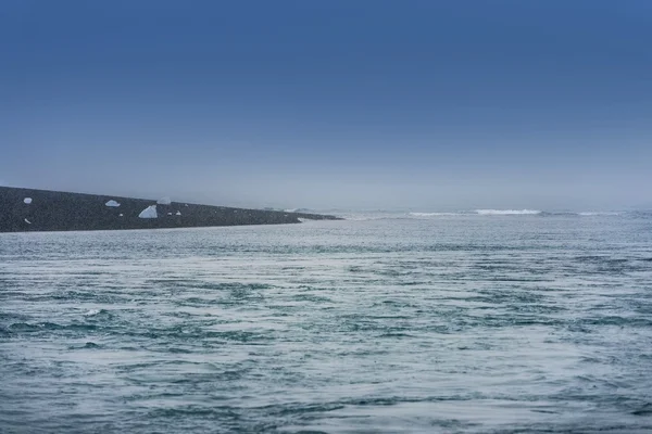 Icebergs na lagoa da geleira — Fotografia de Stock