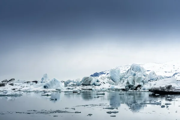 Παγόβουνα στο παγετώνας λιμνοθάλασσα — Φωτογραφία Αρχείου