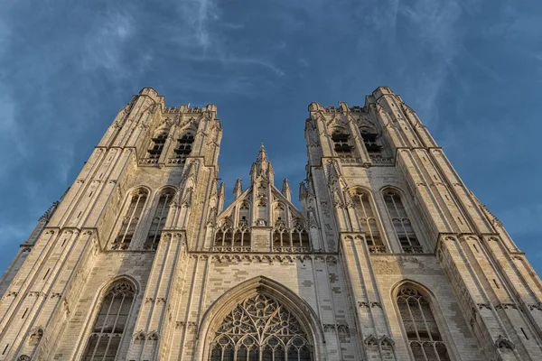 Brusel, Belgie-listopad 23, 2014: Katedrála St. Michael and St. Gudula, 1000 let staré katedrála v hlavním městě — Stock fotografie