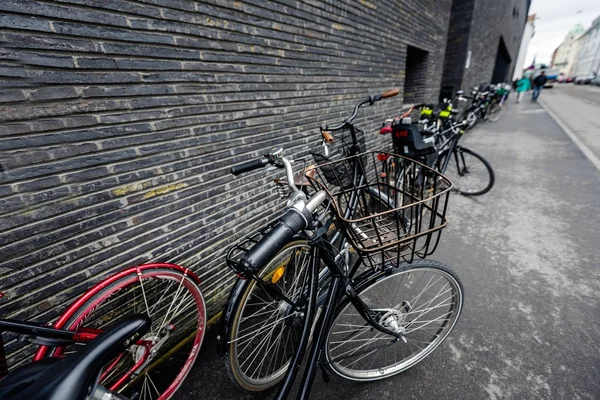 Fiets op de weg — Stockfoto