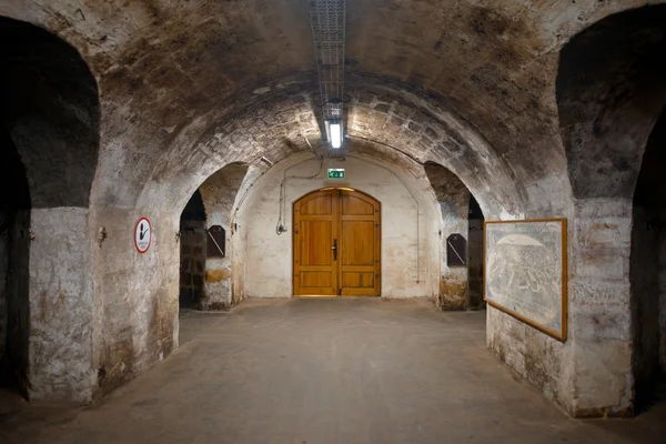 Podzemní brick tunelu ve vinném sklepě — Stock fotografie