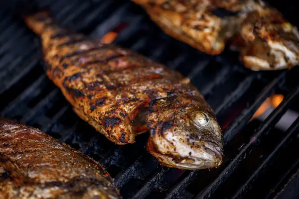 Delicious grilled fish — Stock Photo, Image