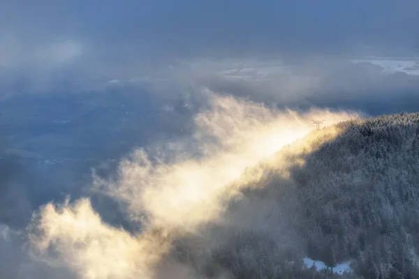 Majestuosas montañas con nieve de invierno —  Fotos de Stock