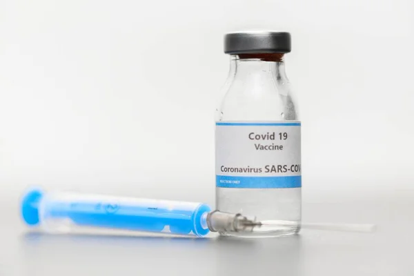 Vakcína proti viru v malých lahvičkách — Stock fotografie