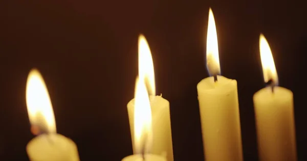 Свічки Світяться Темному Фоні Крупним Планом — стокове фото