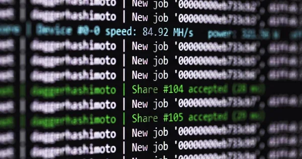 仕事でのBitcoin採掘プログラムは映像を閉じます — ストック写真