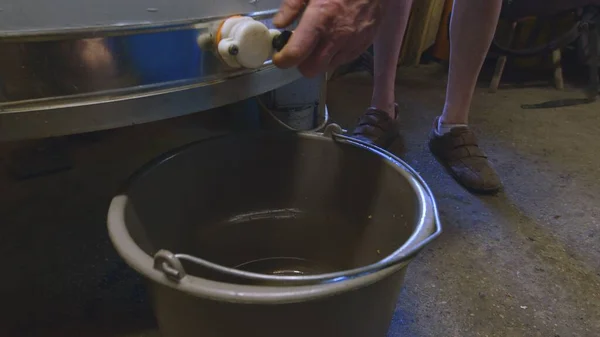 Raw Honey Pouring Out Close Footage — Stock Photo, Image