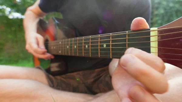 Man Sitting Grass Playing Guitar Closeup Footage — Stock Photo, Image