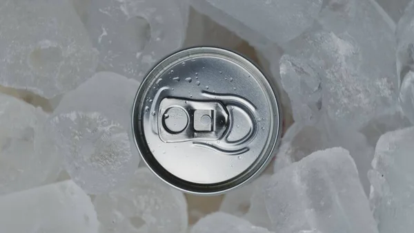 Aluminium Soda Plåtburk Rotera Cool Ice Motion Närbild — Stockfoto