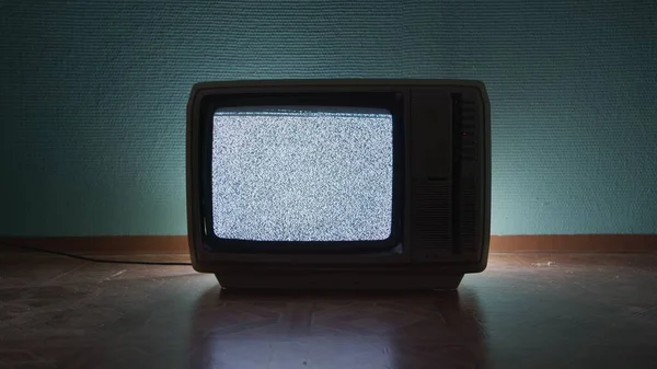 古いテレビ再び緑の背景クローズアップ写真 — ストック写真