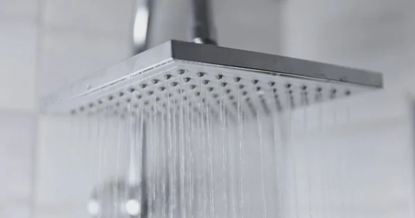 Woda Płynąca Głowicy Prysznicowej 120 Fps Slow Motion Zamknij Film — Zdjęcie stockowe