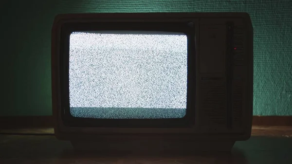 Stary Telewizor Ponownie Zielony Tło Zbliżenie Zdjęcie — Zdjęcie stockowe