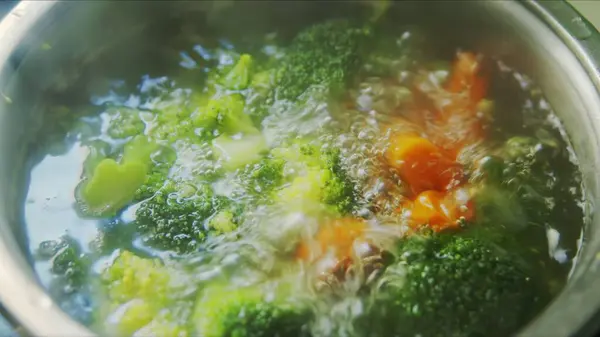 Vegetables Boiling Hot Water Closeup Footage — Stock Photo, Image