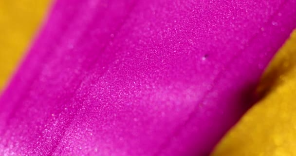 Glad kleurrijke vloeistof stroomt als achtergrond textuur — Stockvideo