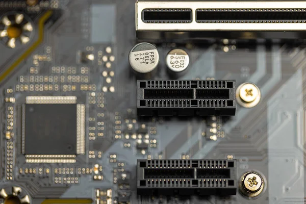 Fecho da placa de computador com condutores — Fotografia de Stock