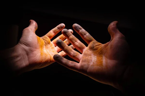 Hands of a hard working man closeup — Stock Photo, Image