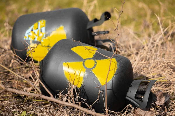 Radioaktiver Abfall als Müll entsorgt — Stockfoto