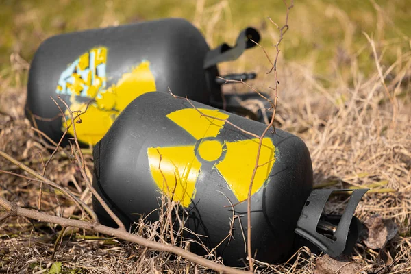 Radioactive waste thrown out as garbage — Stock Photo, Image